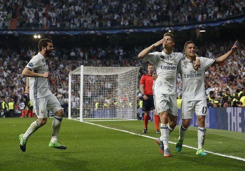 Ronaldo hóa siêu nhân trong mắt khán giả Madrid