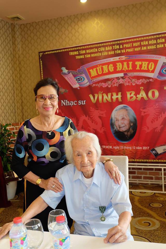 Nghệ sĩ mừng đại thọ giáo sư Vĩnh Bảo 100 tuổi - Ảnh 6. Nghệ sĩ mừng đại thọ giáo sư Vĩnh Bảo 100 tuổi - Ảnh 6.