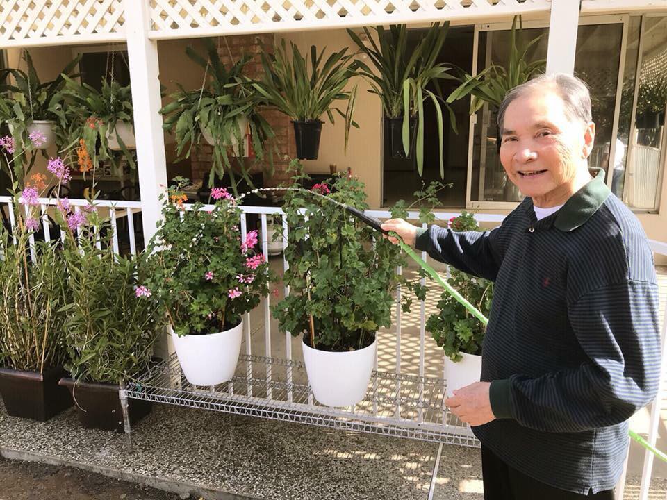 Ông Hoàng sân khấu Thành Được khoe ảnh cưới trong ngày hấp hôn - Ảnh 4. Ông Hoàng sân khấu Thành Được khoe ảnh cưới trong ngày hấp hôn - Ảnh 4.