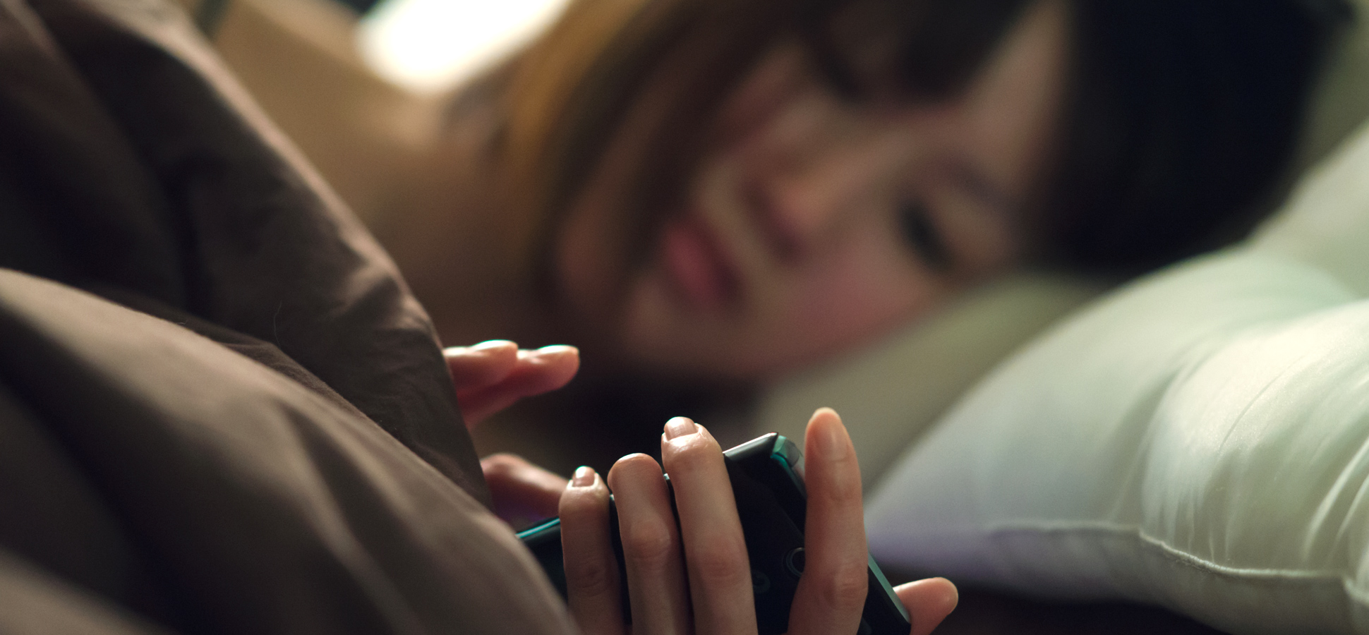 Thức khuya có hại cho tóc không? Thức khuya có hại cho tóc không?