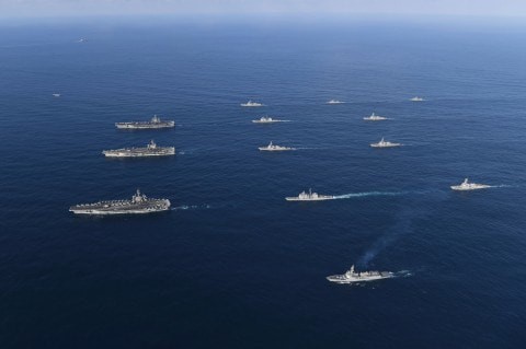 3 tàu sân bay Mỹ tập trận, Triều Tiên cảnh báo chiến tranh hạt nhân - Ảnh 1.
