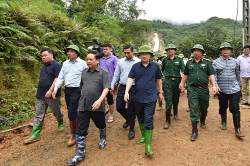 Thủ tướng, Phó Thủ tướng hủy các cuộc họp, tới hiện trường chỉ đạo ứng phó thiên tai - Ảnh 7.