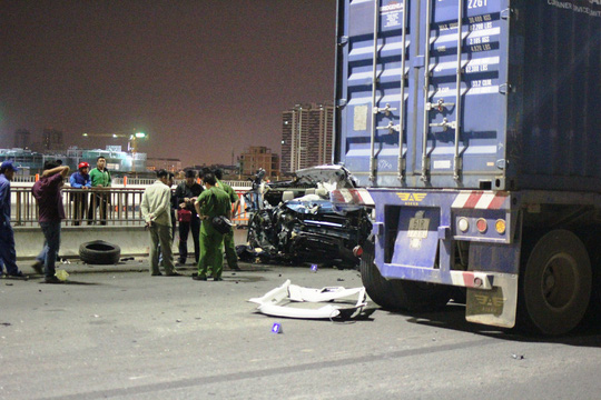 Khởi tố tài xế xe con gây tai nạn trên cầu Sài Gòn - Ảnh 1.