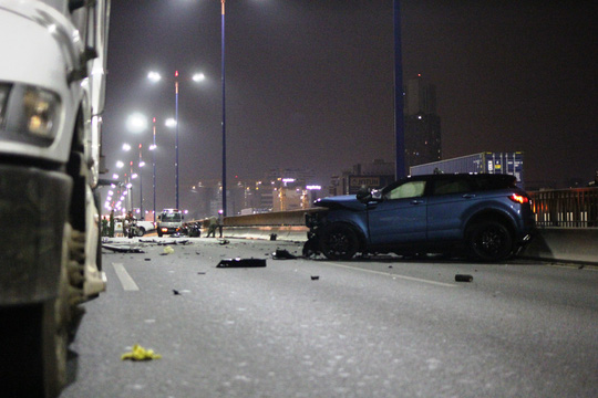 Khởi tố tài xế xe con gây tai nạn trên cầu Sài Gòn - Ảnh 2.