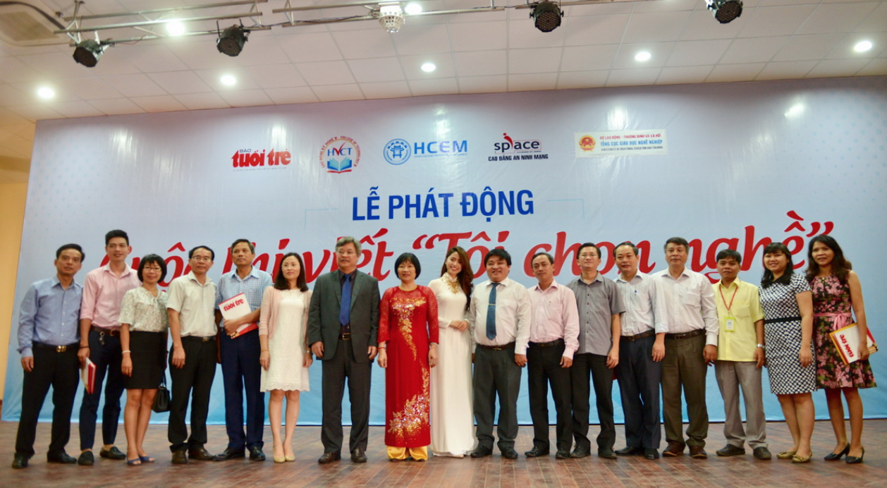 Khởi động cuộc thi viết Tôi chọn nghề - Ảnh 1. Khởi động cuộc thi viết Tôi chọn nghề - Ảnh 1.