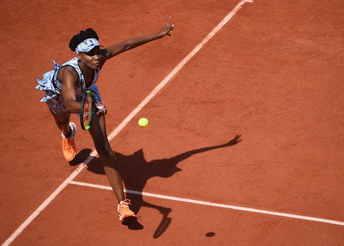 Serena bầu bì đến sân, Roland Garros sốt hôn nhân đồng giới - Ảnh 2.