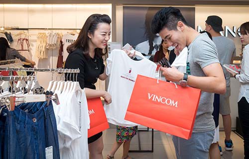 VINCOM BLACK FRIDAY 2017: Gần 2.000 gian hàng ngập tràn ưu đãi - Ảnh 1.