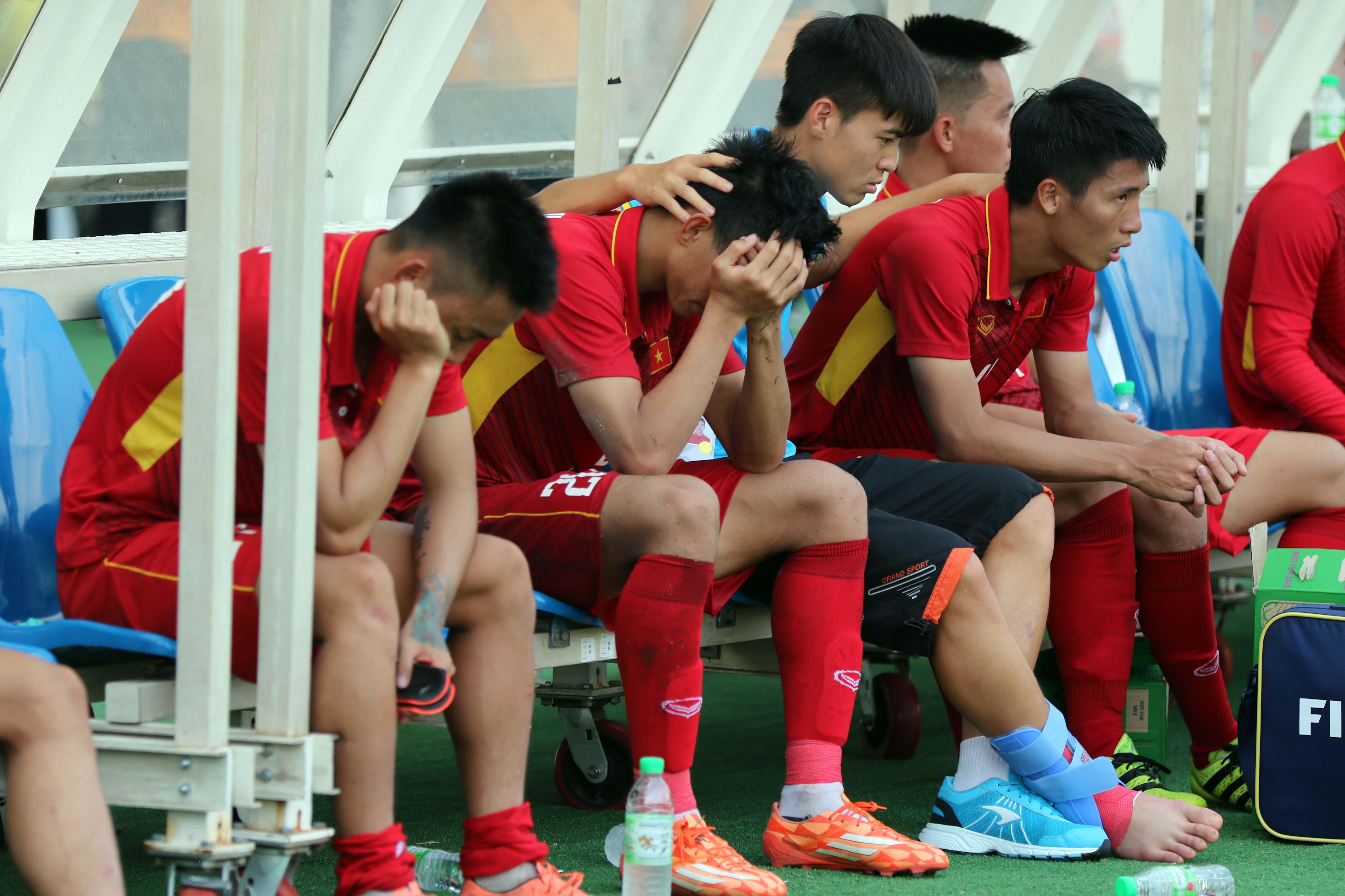 Chùm ảnh: Nước mắt Việt Nam tại Selayang sau trận thua của U22! - Ảnh 14.