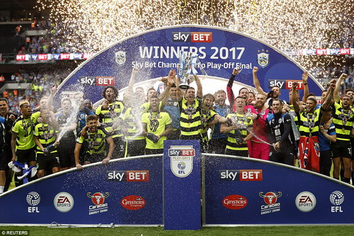 Huddersfield Town thăng hạng sau trận cầu nghìn tỉ - Ảnh 8.