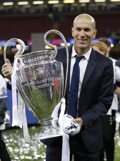 Zinedine Zidane: Đường đến ngôi số 1 thế giới - Ảnh 2.