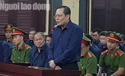 Cựu tổng giám đốc Sacombank xin được cải tạo không giam giữ - Ảnh 1. Cựu tổng giám đốc Sacombank xin được cải tạo không giam giữ - Ảnh 1.