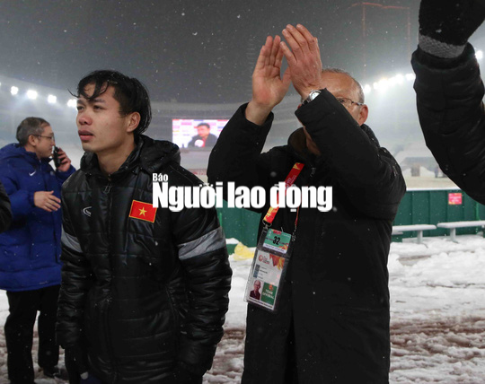 Khoảnh khắc U23 Việt Nam òa khóc sau bàn thua phút 119 - Ảnh 10.