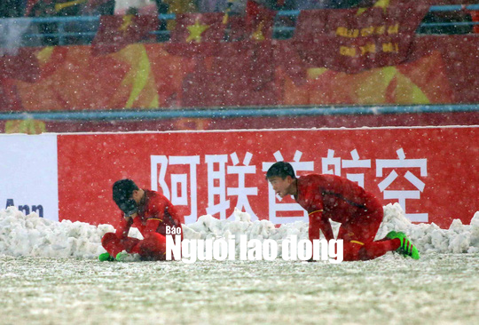 Khoảnh khắc U23 Việt Nam òa khóc sau bàn thua phút 119 - Ảnh 2.