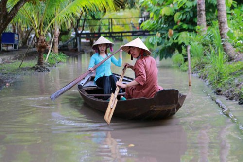 Tìm hướng cho nông dân làm du lịch - Ảnh 1.