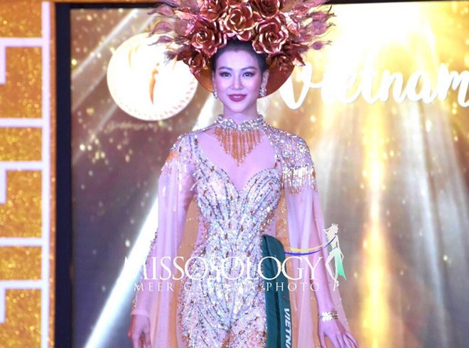 Nguyễn Phương Khánh thắng giải vàng trang phục dân tộc cuộc thi Hoa hậu Trái đất - Ảnh 2.