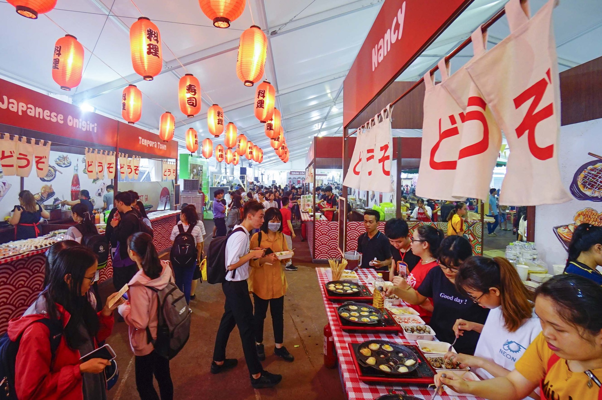 Hàng trăm món ngon tại Lễ hội ẩm thực châu Á - Ảnh 3.