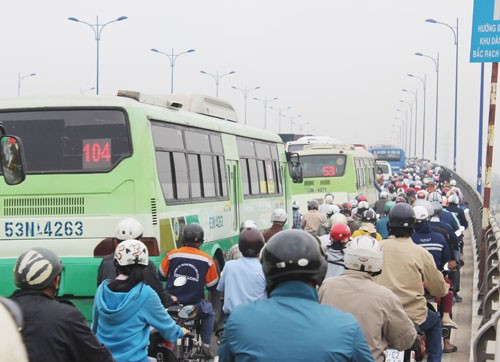 BRT TP HCM nhìn từ thất bại của BRT Hà Nội - Ảnh 1.