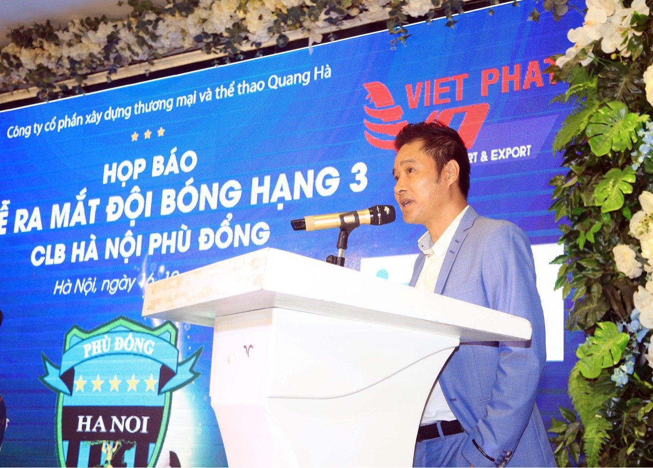Ông chủ Triệu Quang Hà nói lý do ưu ái HLV Nguyễn Hồng Sơn - Ảnh 1.