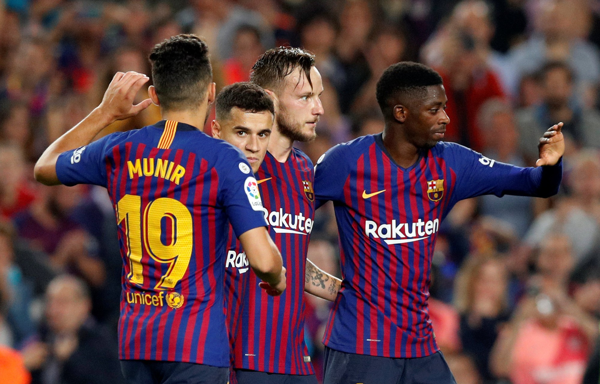 Giành ngôi đầu cho Barcelona, Messi gãy tay, lỡ siêu kinh điển - Ảnh 10.