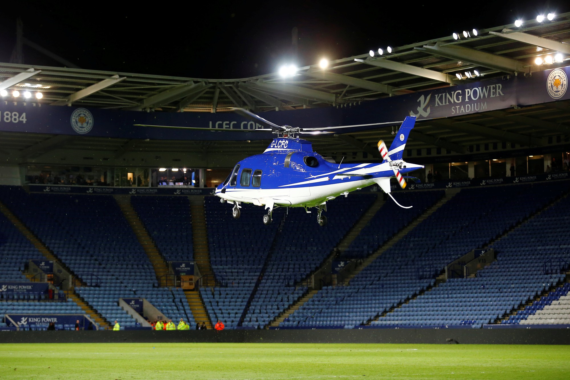Tỉ phú Vichai gặp nạn trên chuyến bay định mệnh ở sân Leicester - Ảnh 1.