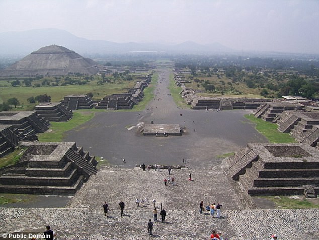 Massive scale – and this is just one of the side platforms at Teotihuacan’s massive Pyramid of the Sun.