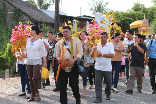 Chuyện ở xóm công nhân Khmer - Ảnh 1.