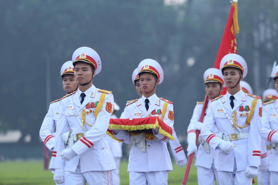 Xúc động lễ treo cờ rủ Quốc tang nguyên Tổng Bí thư Đỗ Mười - Ảnh 12.