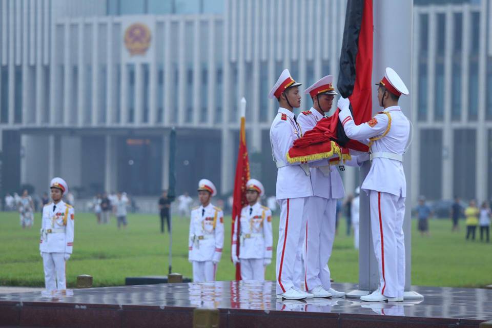 Xúc động lễ treo cờ rủ Quốc tang nguyên Tổng Bí thư Đỗ Mười - Ảnh 16.