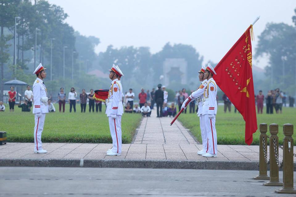 Xúc động lễ treo cờ rủ Quốc tang nguyên Tổng Bí thư Đỗ Mười - Ảnh 10.