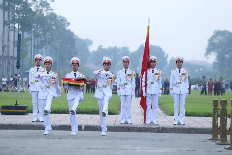 Xúc động lễ treo cờ rủ Quốc tang nguyên Tổng Bí thư Đỗ Mười - Ảnh 11.