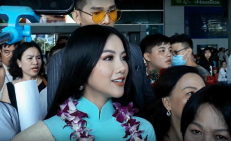 Tân Hoa hậu Trái đất xinh đẹp ngày trở về Việt Nam - Ảnh 2.