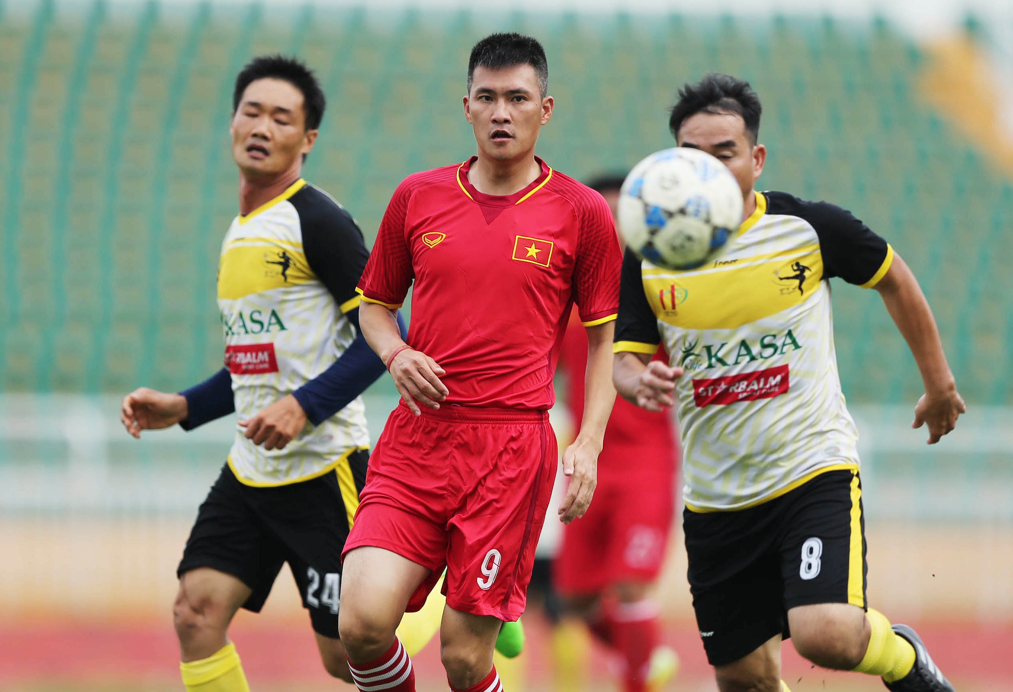 Những nhà vô địch AFF Cup 2008 tái ngộ tại sân Thống Nhất - Ảnh 8.