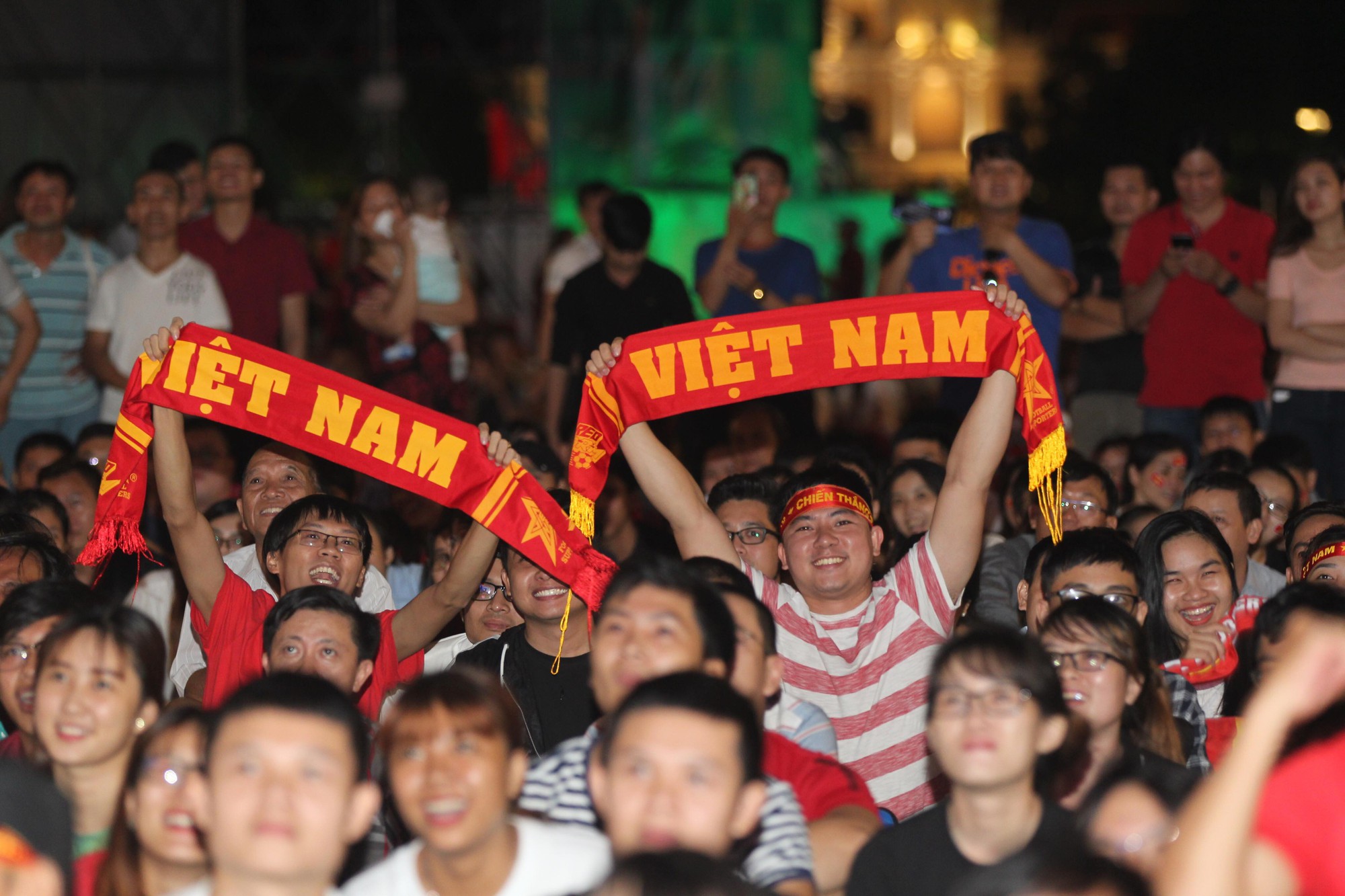 Clip Việt Nam - Malaysia 2-0: Chiến công trọn vẹn cho chủ nhà - Ảnh 4.