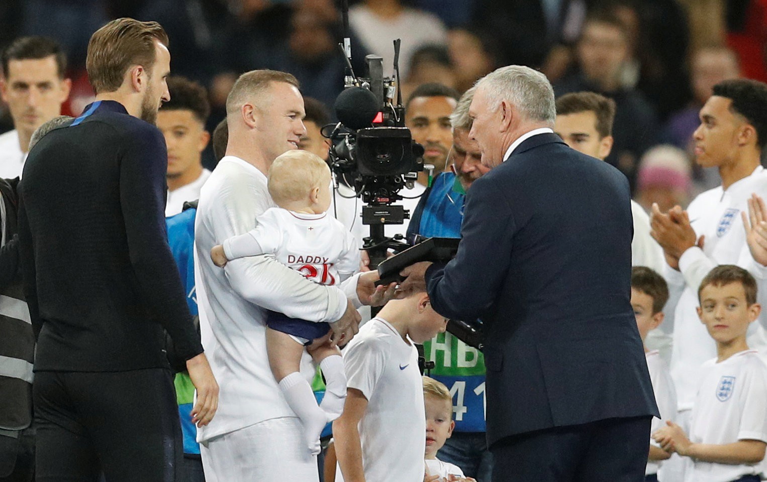 Rooney đá trận giã từ, tuyển Anh nhẹ nhàng thắng Mỹ - Ảnh 3.
