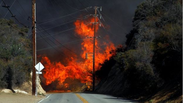 Cháy rừng California: Hơn 1.000 người mất tích, khói độc phát tán hàng trăm km - Ảnh 7.