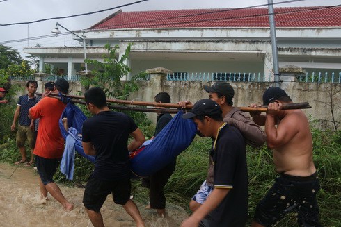 Nha Trang tang thương vì mưa lũ: 13 người chết, 1 mất tích - Ảnh 5.