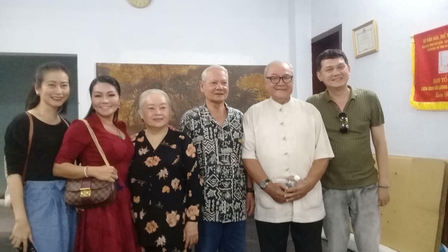 Đông nghệ sĩ hội ngộ trong ngày ra mắt CLB Phóng viên sân khấu - Ảnh 5. Đông nghệ sĩ hội ngộ trong ngày ra mắt CLB Phóng viên sân khấu - Ảnh 5.