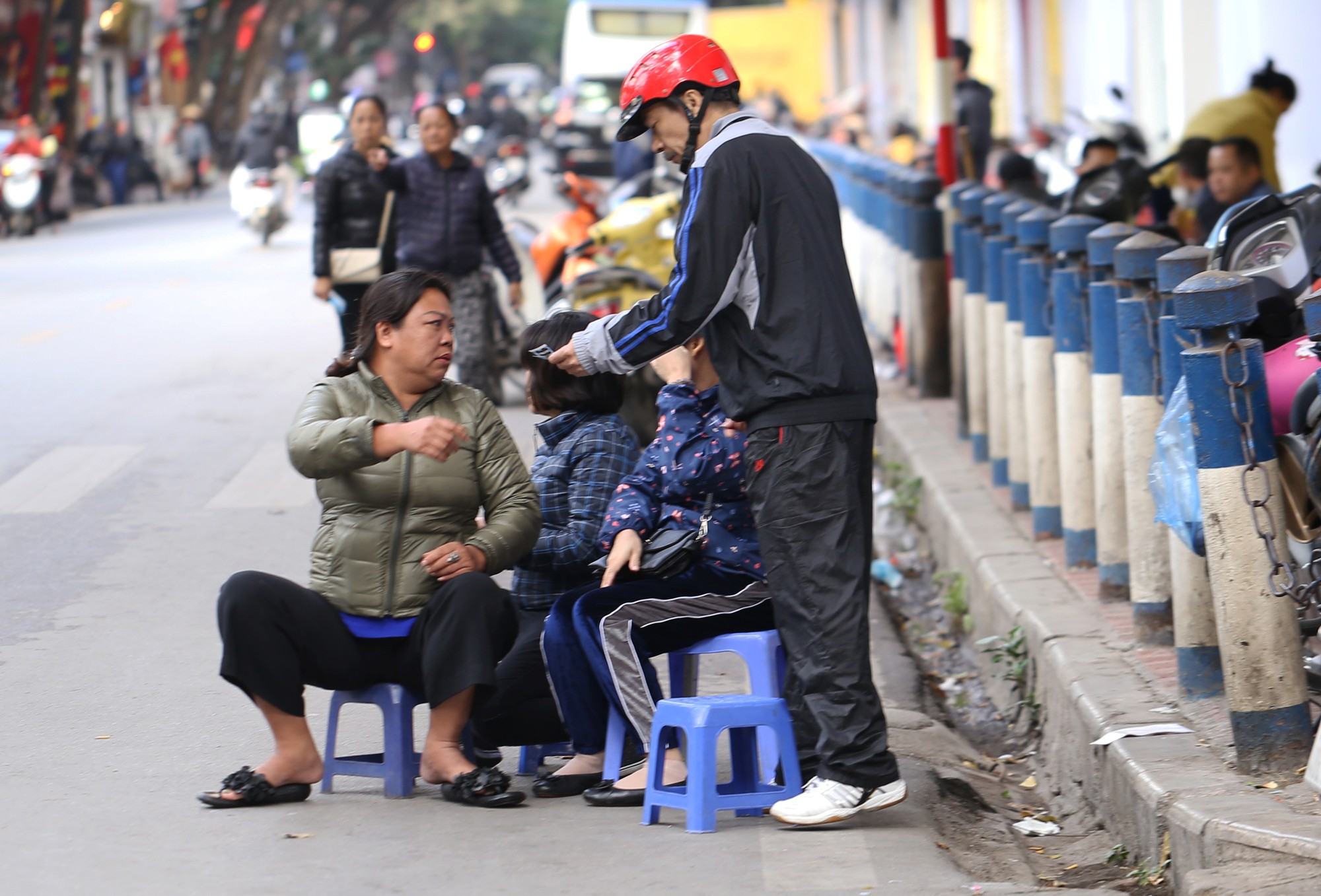 Vé chợ đen cao ngất ngưởng trước trận Việt Nam - Campuchia - Ảnh 8.