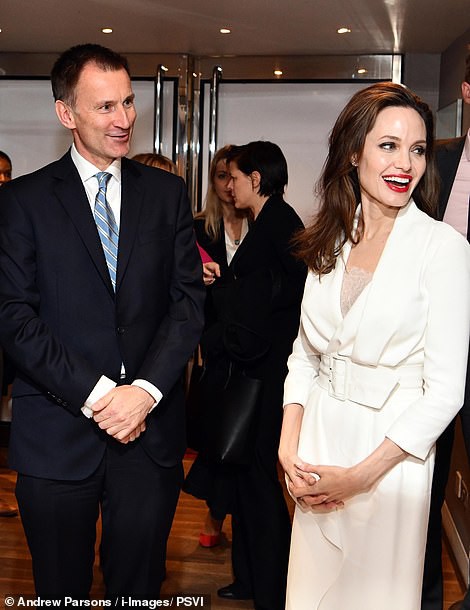 Angelina Jolie rạng ngời chống kỳ thị nạn nhân bạo lực tình dục - Ảnh 4.