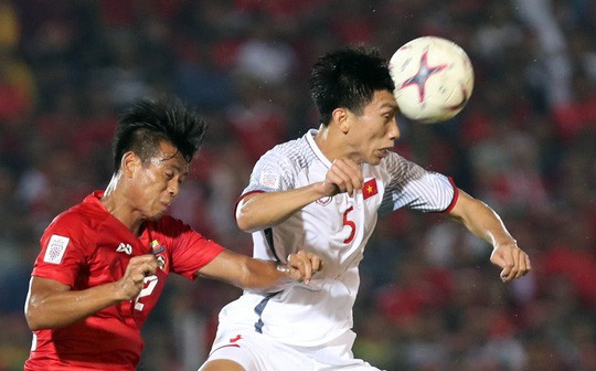 Thắng Campuchia 3-0, Việt Nam vào bán kết với ngôi đầu bảng A - Ảnh 20.