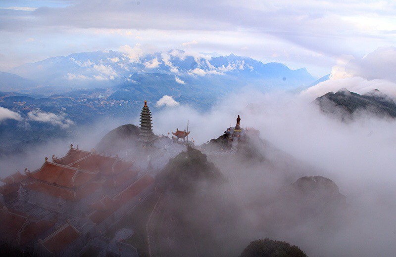 Ngắm hoa băng lung linh kỳ thú trên đỉnh Fansipan - Ảnh 1. Ngắm hoa băng lung linh kỳ thú trên đỉnh Fansipan - Ảnh 1.