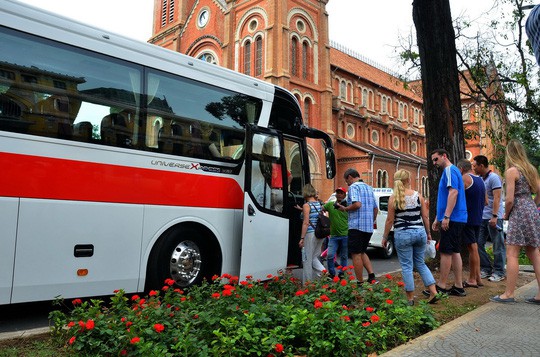 TP HCM giảm tới 50% giá tour cho du khách dịp 320 năm Sài Gòn-TP HCM - Ảnh 1.