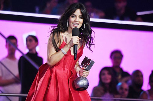 Camila Cabello càn quét mọi lễ trao giải lớn - Ảnh 1.