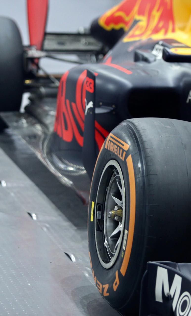 Cận cảnh siêu xe đua F1 ra mắt tại Hoàng thành Thăng Long - Ảnh 7.