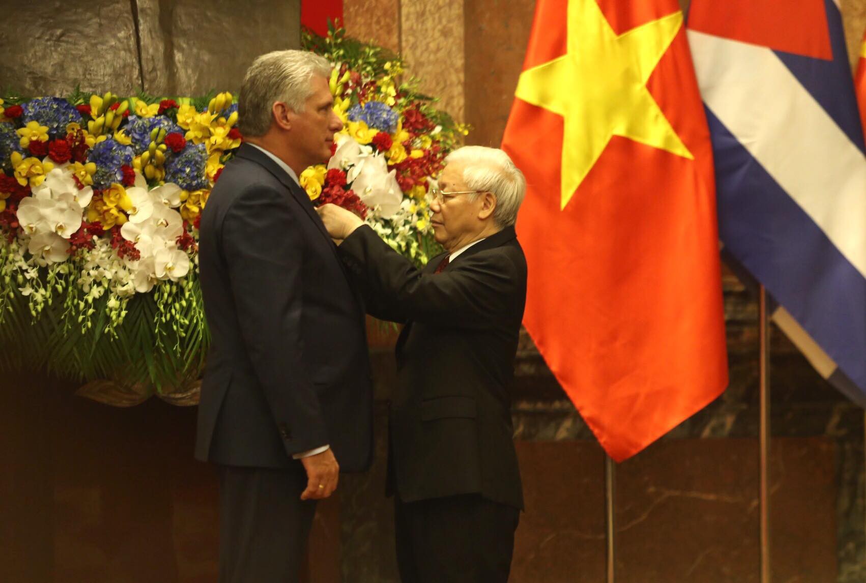 Cận cảnh Tổng Bí thư, Chủ tịch nước Nguyễn Phú Trọng đón Chủ tịch Cuba - Ảnh 11.
