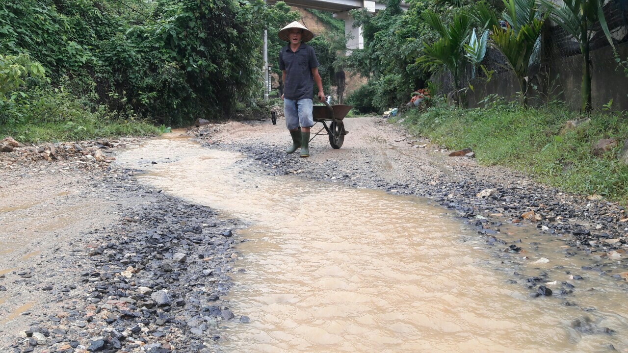 Đà Nẵng: Ám ảnh với 22 km đường ĐT 601 biến thành ao sau mưa lớn - Ảnh 3.