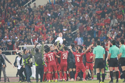 Tuyển Việt Nam vô địch AFF Cup 2018: Khẳng định sức mạnh, ngẩng cao đầu - Ảnh 1.