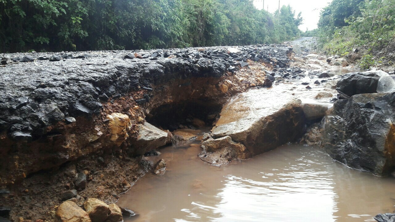 Đà Nẵng: Ám ảnh với 22 km đường ĐT 601 biến thành ao sau mưa lớn - Ảnh 7.