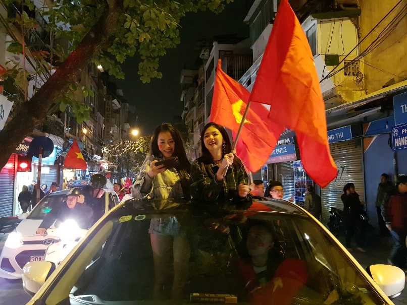 Trắng đêm ăn mừng Việt Nam lên ngôi vô địch Đông Nam Á - Ảnh 25.