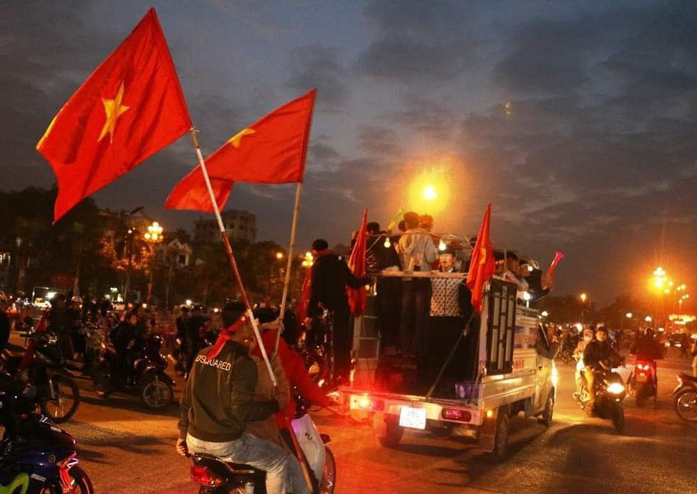 Trắng đêm ăn mừng Việt Nam lên ngôi vô địch Đông Nam Á - Ảnh 45.